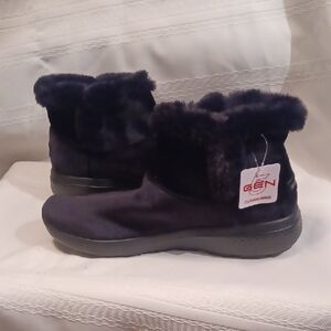 NWT Skechers Gogamat Women's Black Fur-Lined Boots